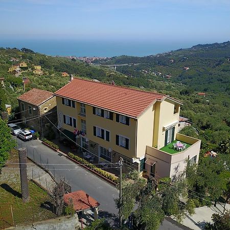 Residence Elvira Диано Марина Екстериор снимка